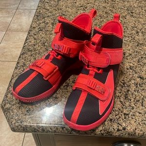 Men’s LeBron James Basketball Shoes, Size 10